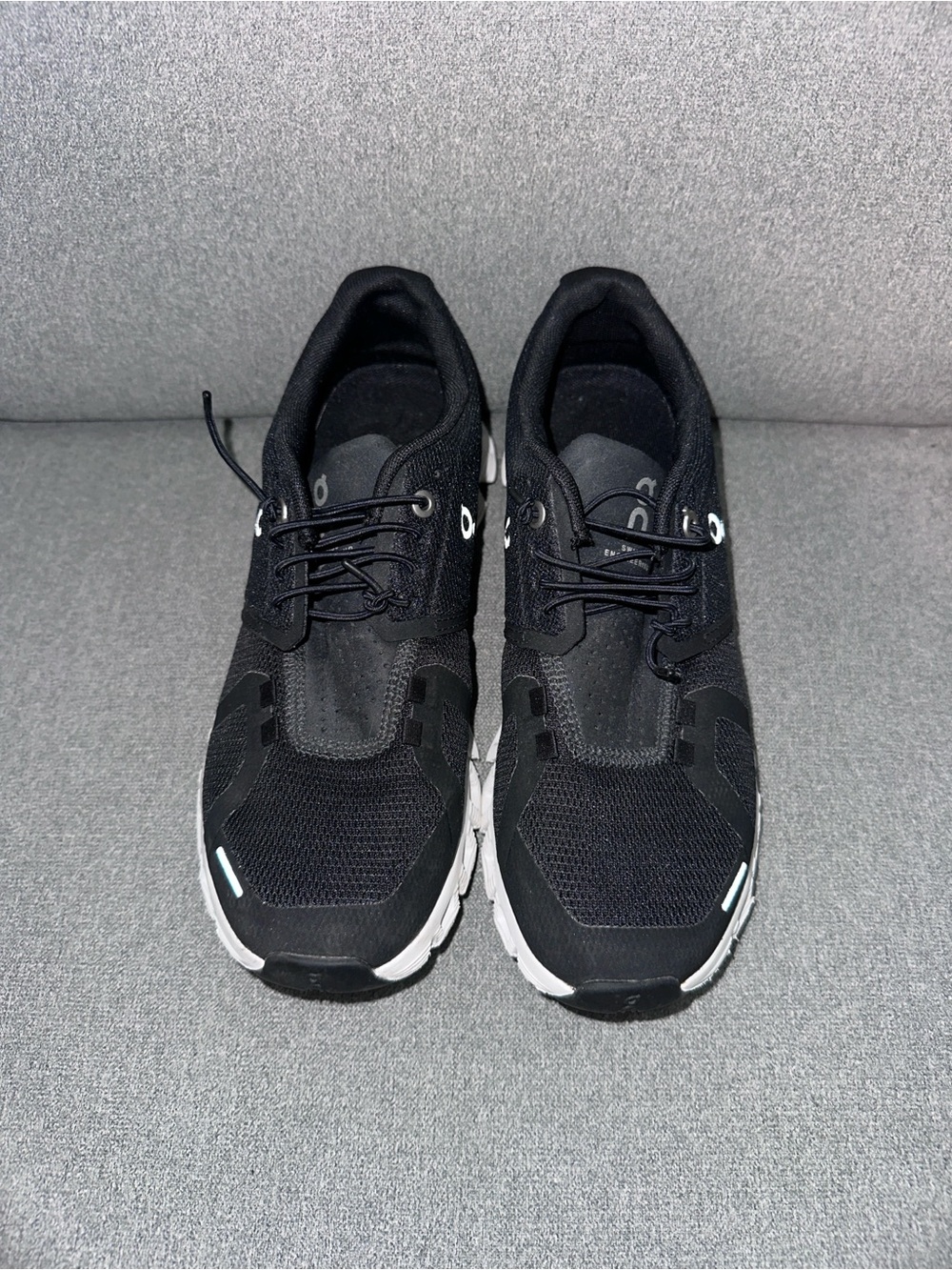 On Running Cloud Women’s Size 7 Black White Swiss Engineering Running Shoes - Picture 2 of 6